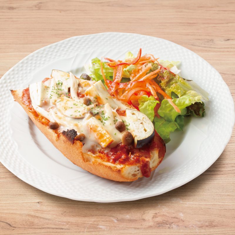 ボロネーゼソースとキノコのタルティーヌ