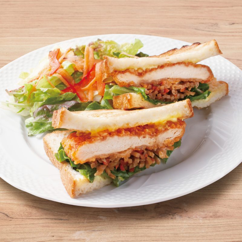 きんぴらごぼうと竜田揚げのサンド